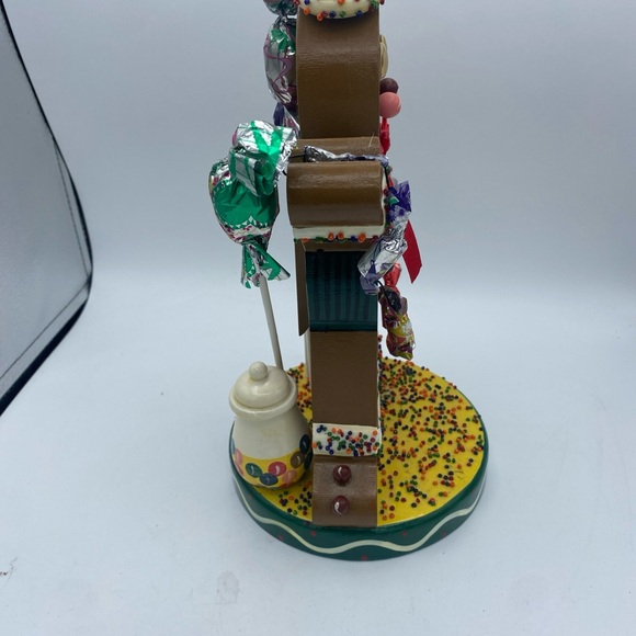 Nanette Hilton Christmas Gingerbread Man Nutcracker 11.25" sprinkles & Lollipops - Picture 14 of 16